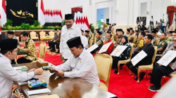 Panglima TNI Dampingi Presiden RI Serahkan Zakat untuk Kesejahteraan Umat