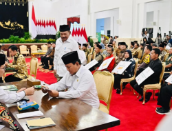 Panglima TNI Dampingi Presiden RI Serahkan Zakat untuk Kesejahteraan Umat