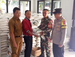 Para Babinsa Laksanakan Monitoring dan Pendampingan Penyaluran Bantuan Beras.