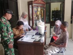 Babinsa Kel. Kesepuhan Laksanakan Monitoring dan Pendampingan Distribusi Beras Bantuan Pangan