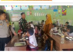 Babinsa dan Bhabinkamtibmas Kelurahan Kesambi Bersinergi Monitoring Program Makan Bergizi.