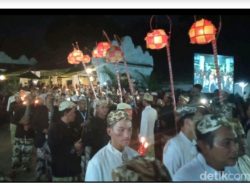 Tradisi Panjang Jimat Meriahkan Maulid Nabi Muhammad SAW di Keraton Kasepuhan Cirebon.