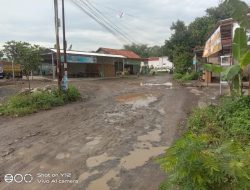 Warga Keluhkan Jalan Rusak di Kali Lunyu, Dua Anggota Dewan Dituding Tutup Mata