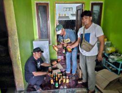 Polresta Cirebon Sita puluhan Botol Miras Hasil Razia