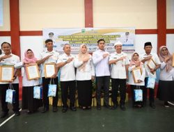 Wabup Tuti Serahkan SK Pensiun PNS Kuningan Yang Memasuki Purna Bhakti Pada 2026